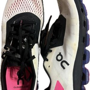 On Running Women's Cloudflash Running Shoes - White and Black